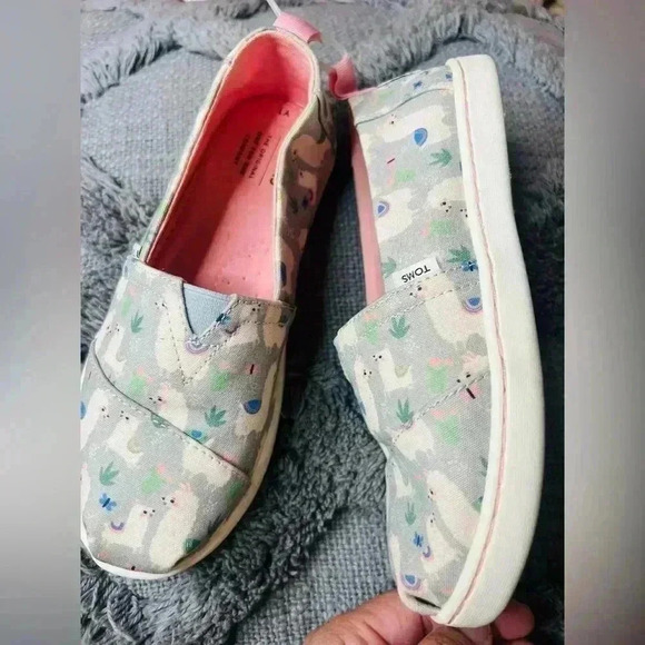 TOMS girls shoes size 1Y gentle used only - Picture 2 of 7